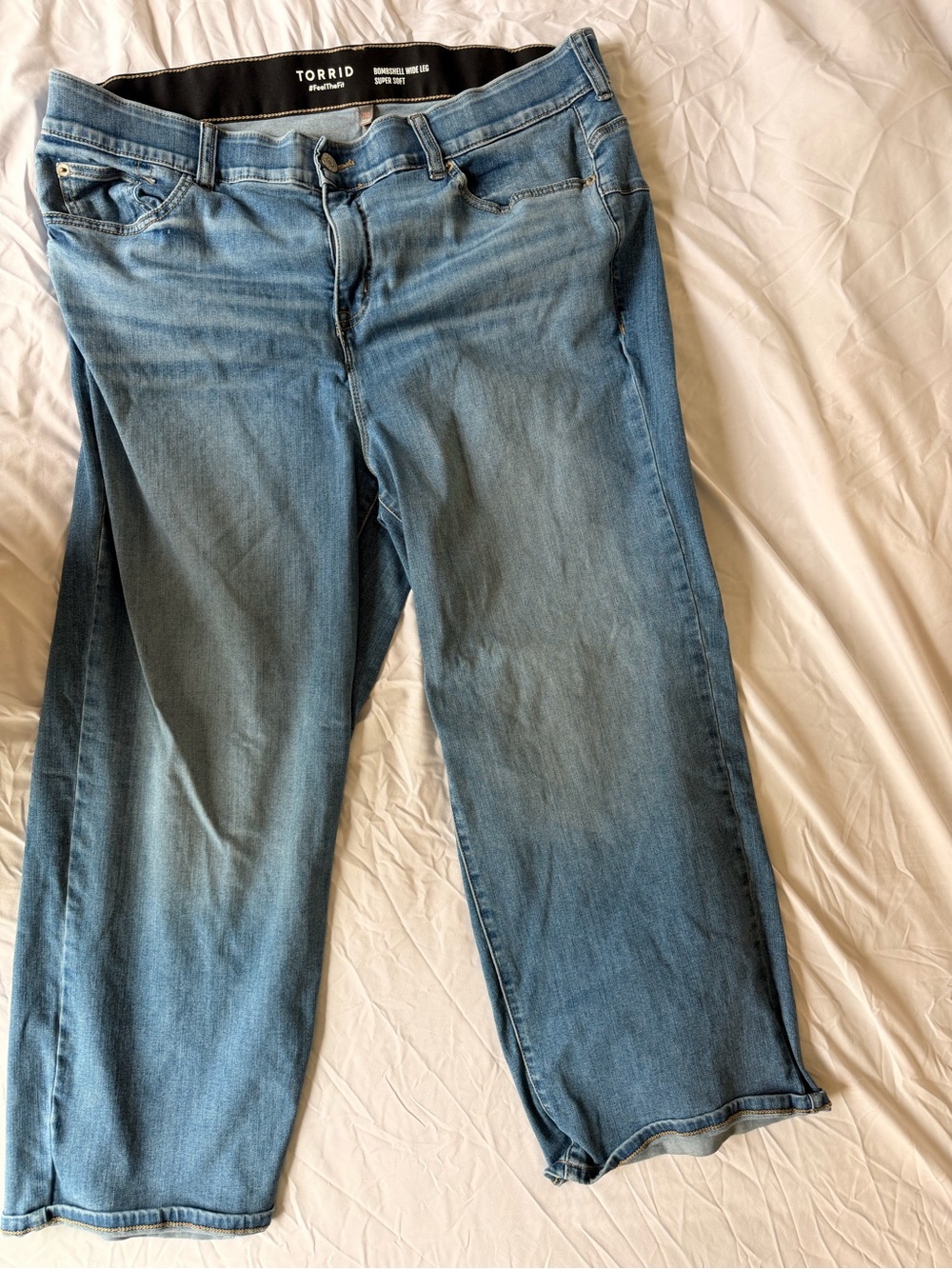 Torrid Bombshell Wide Leg Super Soft Jeans Size 20S Short Light Wash